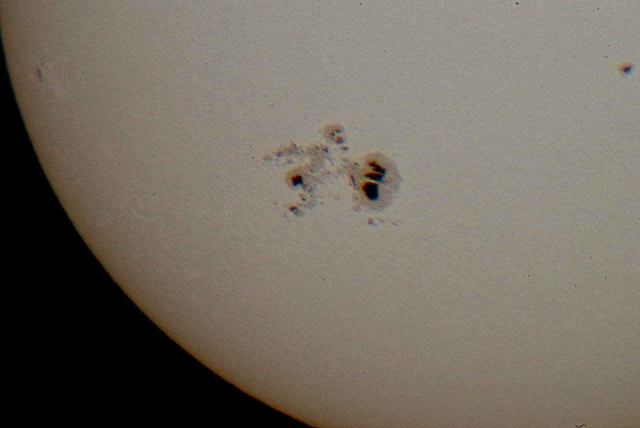 Giant Sunspot Group, Oct 25 2014